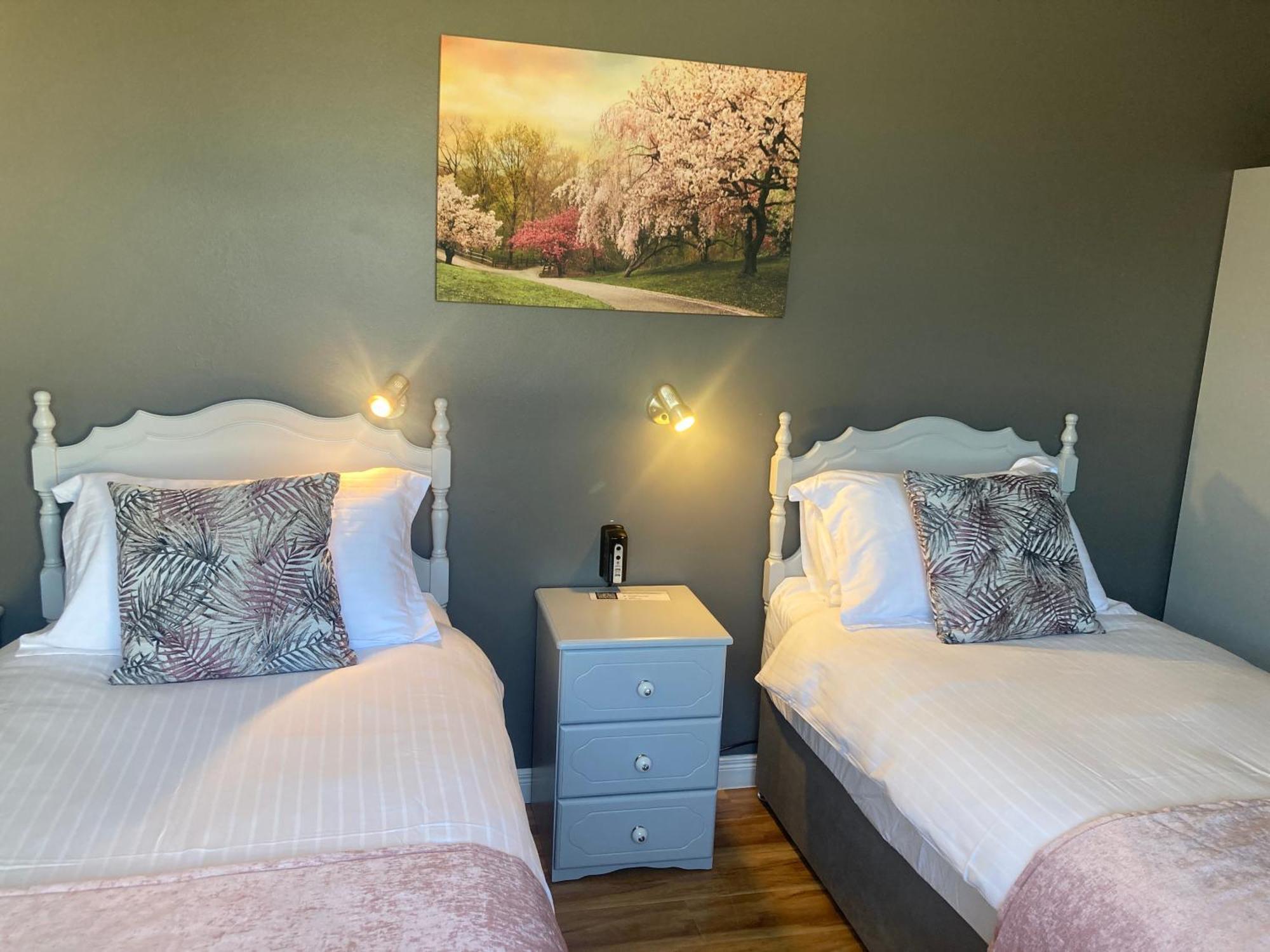 Steeple View B&B Guesthouse Donegal - Newly Renovated In 2023 Ballybofey Exterior photo