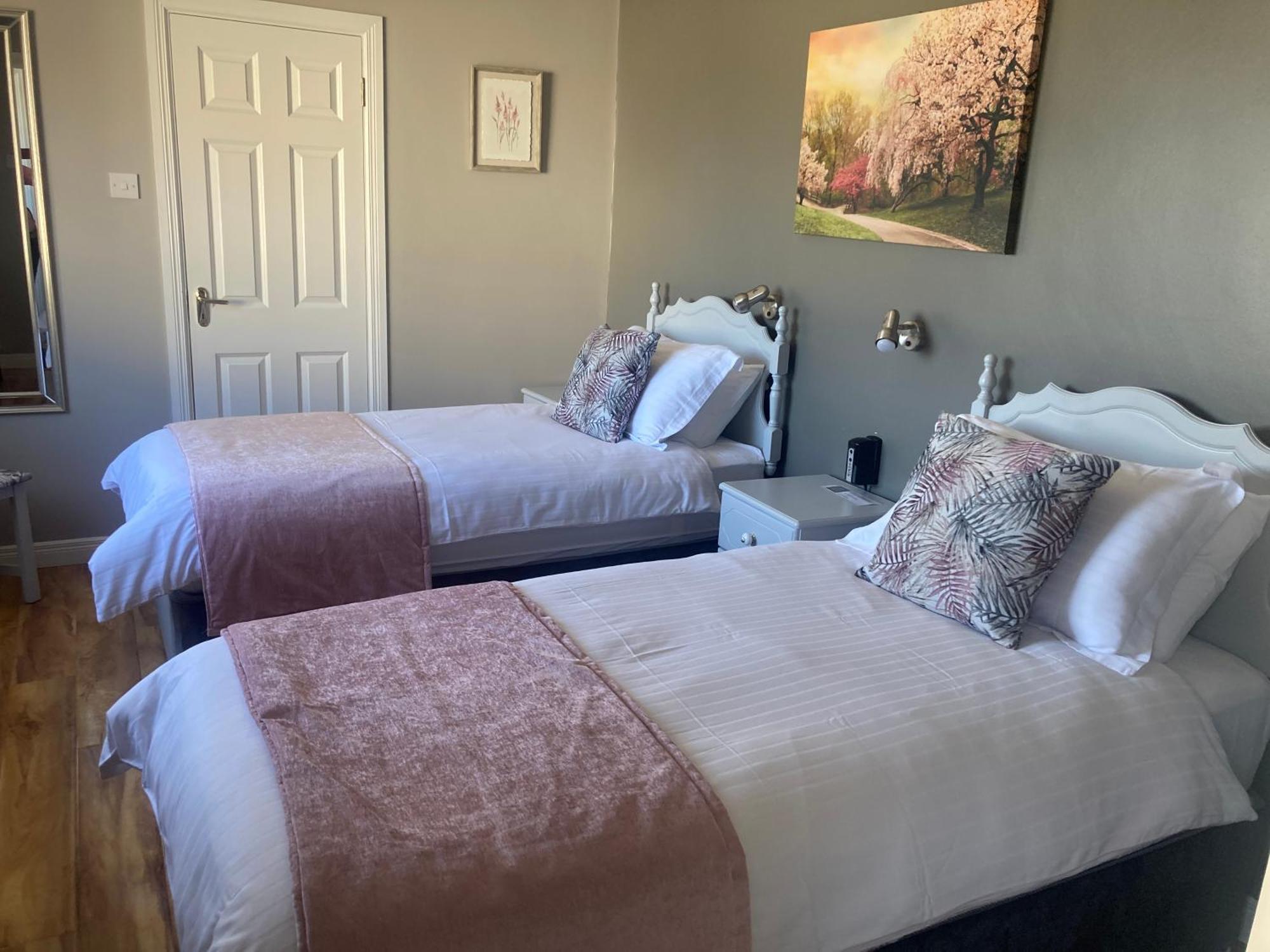 Steeple View B&B Guesthouse Donegal - Newly Renovated In 2023 Ballybofey Exterior photo