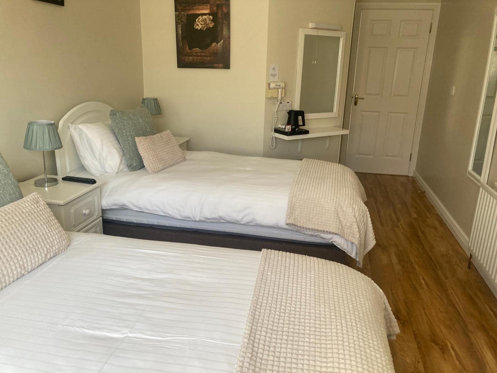 Steeple View B&B Guesthouse Donegal - Newly Renovated In 2023 Ballybofey Exterior photo